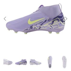 Nike Kids soccer cleats size 5 in Purple
Jr Zoom superfly new with tags and box